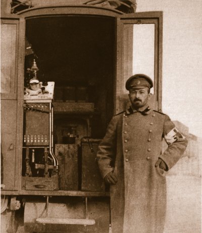 Furgone radiografico da campo russo, da The Illustrated War News da Russian Photographer
